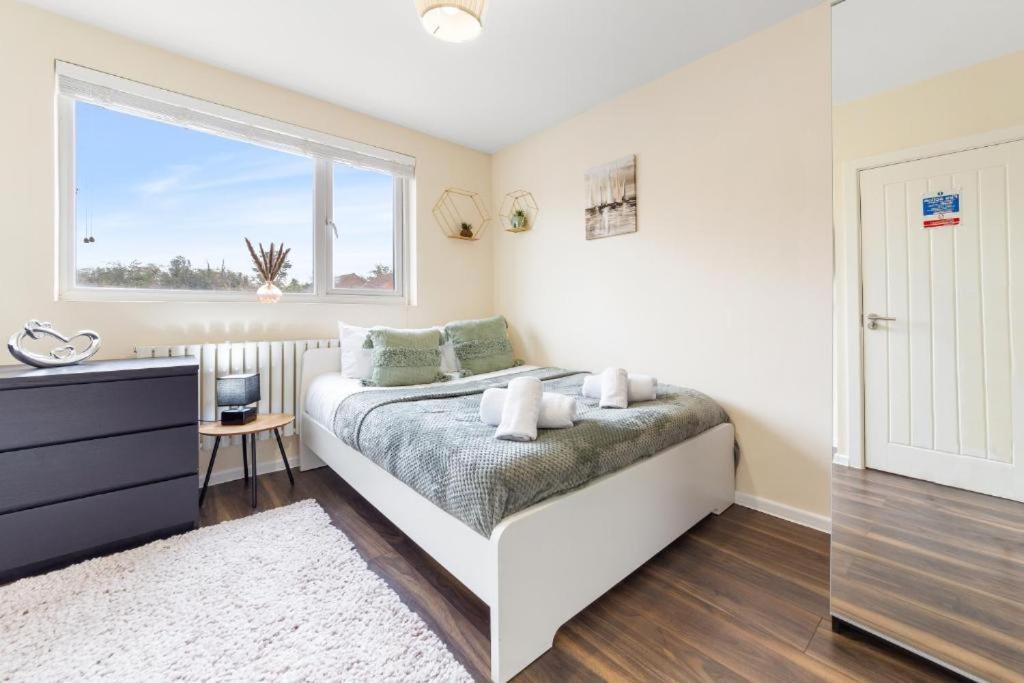 איילוורת' Twickenham Homes מראה חיצוני תמונה