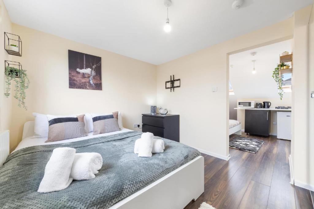 איילוורת' Twickenham Homes מראה חיצוני תמונה