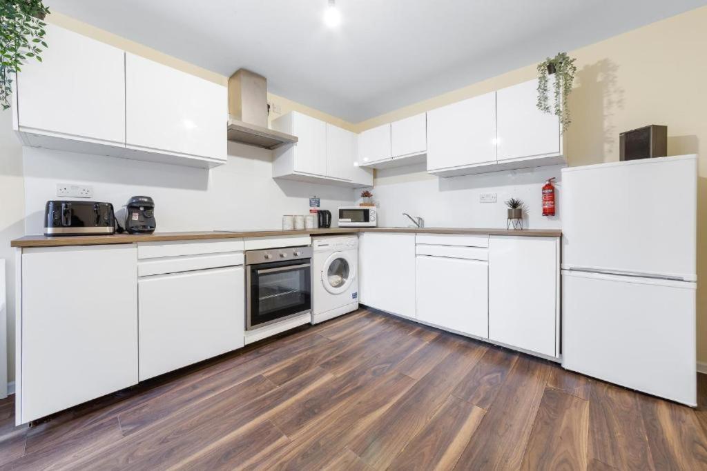 איילוורת' Twickenham Homes מראה חיצוני תמונה