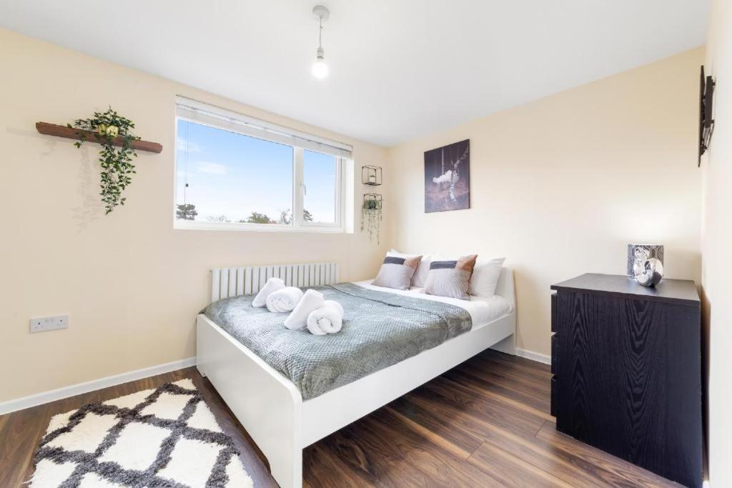 איילוורת' Twickenham Homes מראה חיצוני תמונה