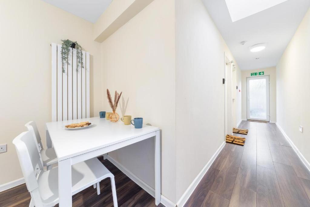 איילוורת' Twickenham Homes מראה חיצוני תמונה