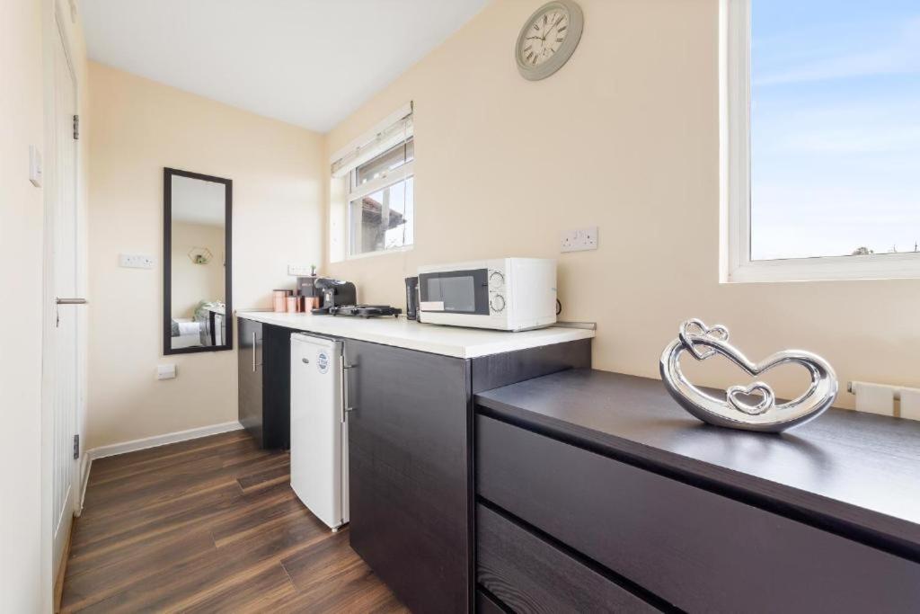 איילוורת' Twickenham Homes מראה חיצוני תמונה